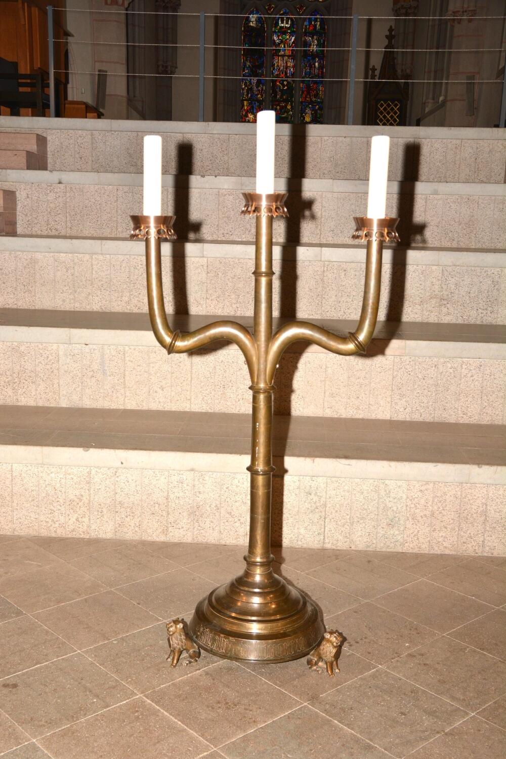 Schusterarmleuchter nach Fertigstellung der rekonstruierten Teller aus dem 3D Drucker