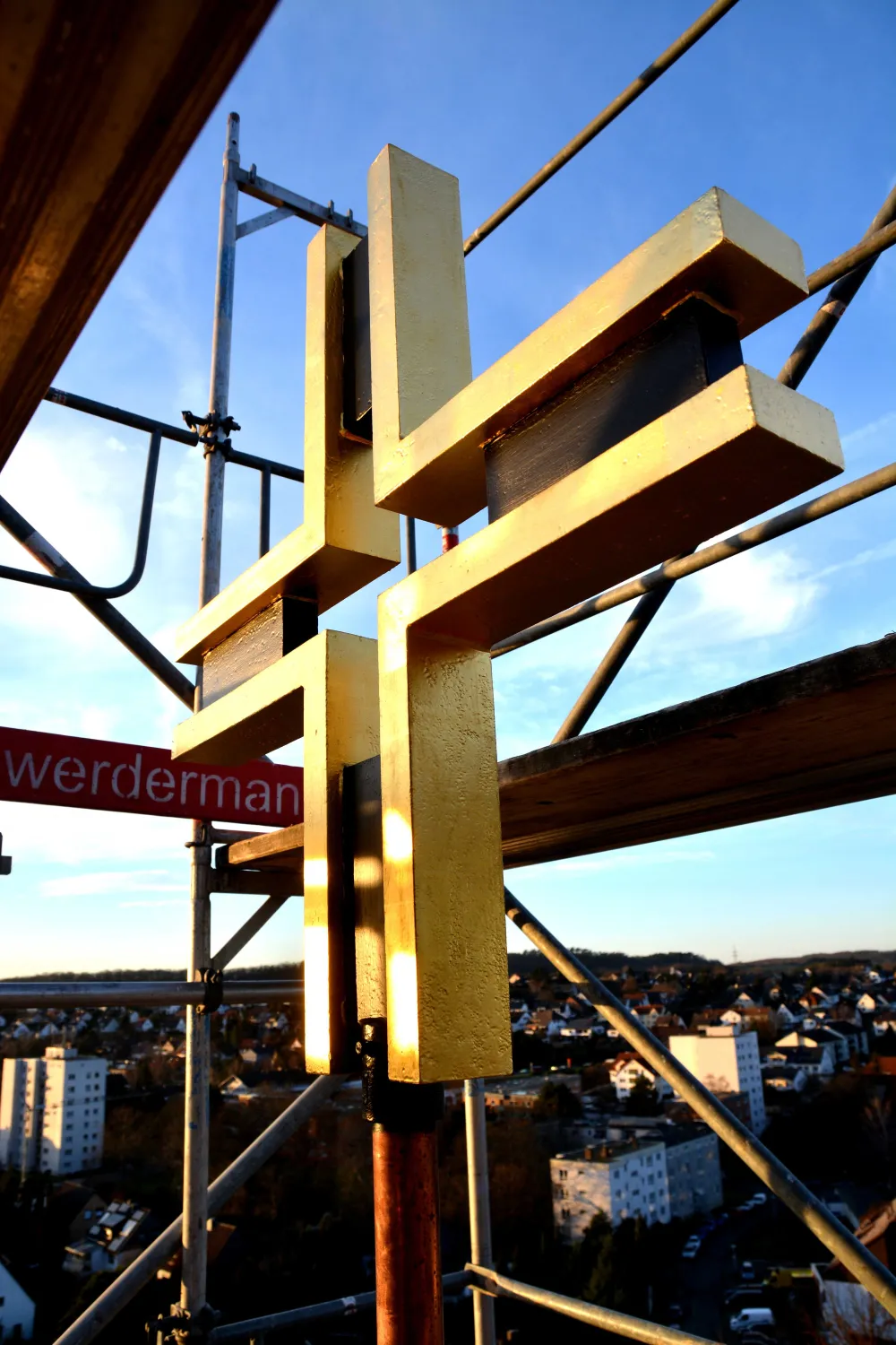Restaurierung der Turmuhren und der Wetterfahne in Hildesheim Himmelsth&uuml;r St. Pauluskirche