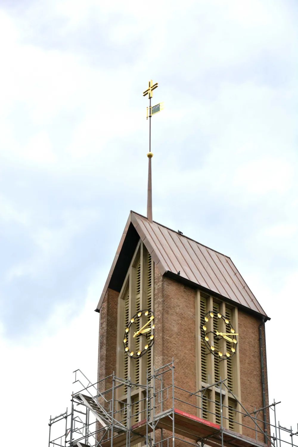 Restaurierung der Turmuhren und der Wetterfahne in Hildesheim Himmelsth&uuml;r St. Pauluskirche