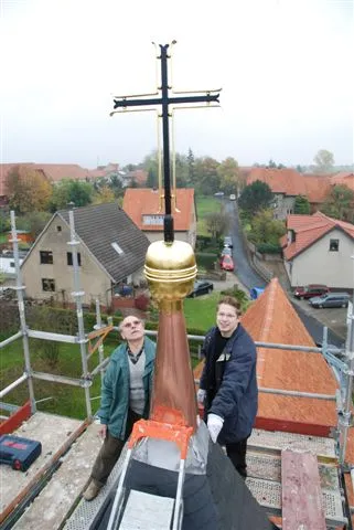Restaurierung der Turmbekr&ouml;nung in Heinum