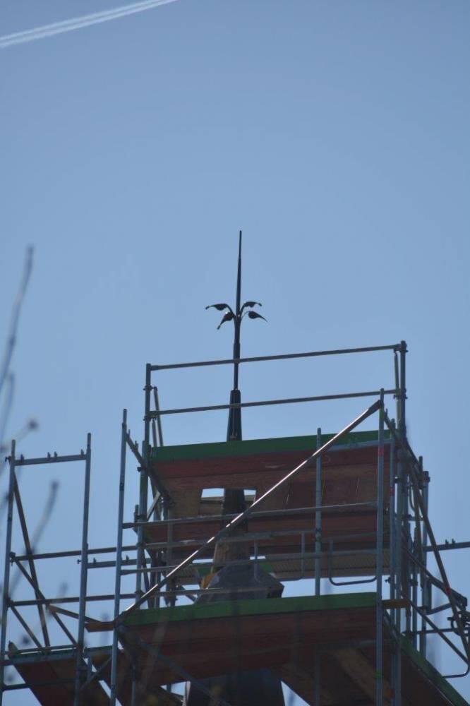 Restaurierung Wetterhahn der Kirche in Holle