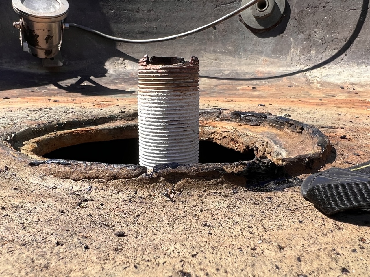 Das gebrochene Seelenrohr hielt den Brunnen zusammen.