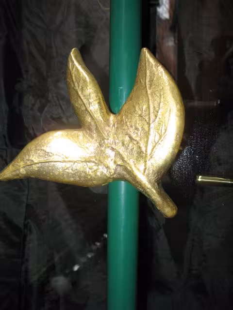 T&uuml;rgriff in Form eines Teeblattes