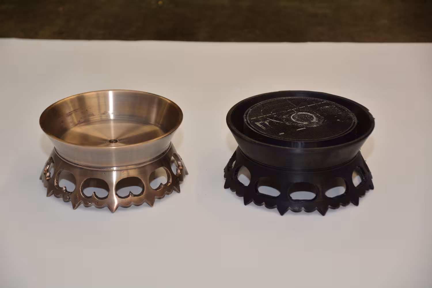 verlorenes Gussmodell aus dem 3D Drucker (schwarz) und abguss aus Bronze