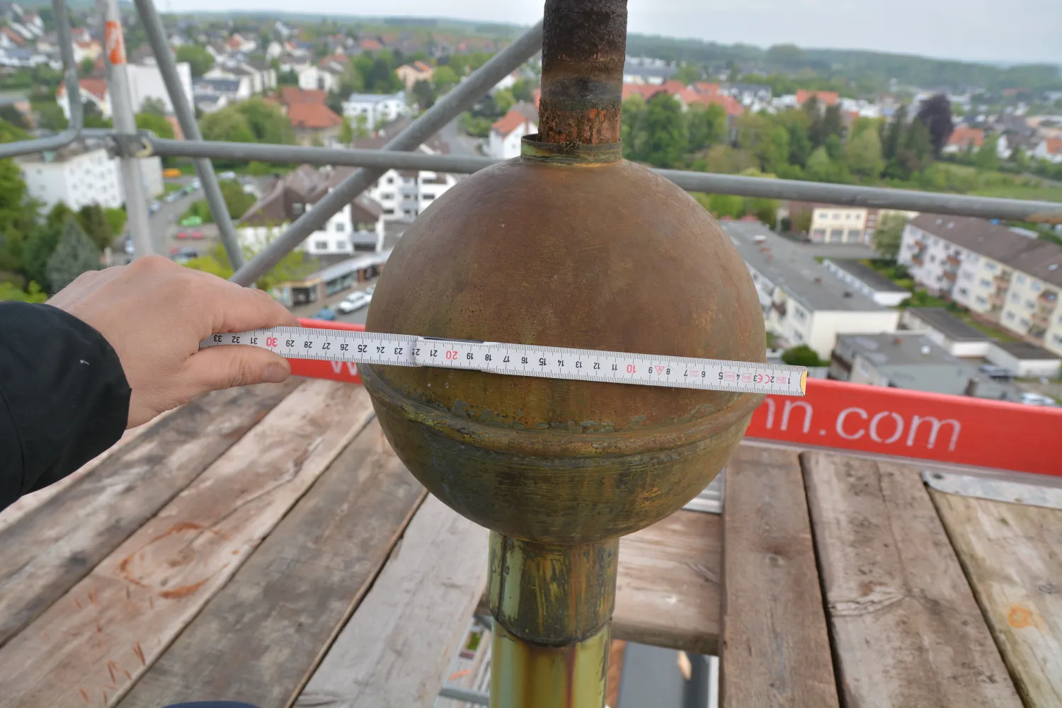 Restaurierung der Turmuhren und der Wetterfahne in Hildesheim Himmelsth&uuml;r St. Pauluskirche