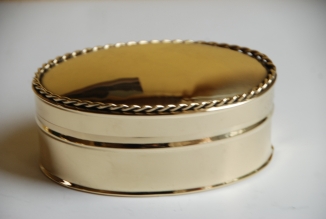 ovale Dose, mit Kordel, 145x105x50 mm