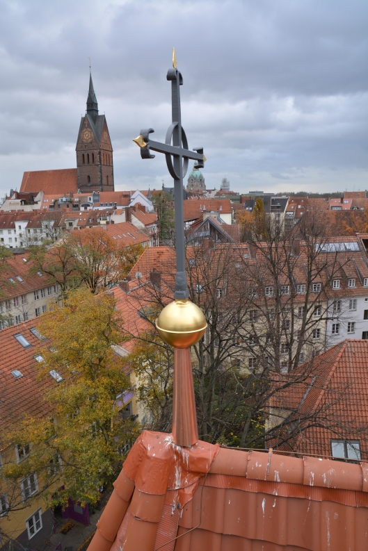 Fertig montiertes Firstkreuz