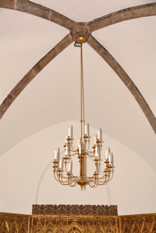 Restaurierung von Aluminiumkronleuchtern in der evangelisch lutherischen Kirche in Springe durch