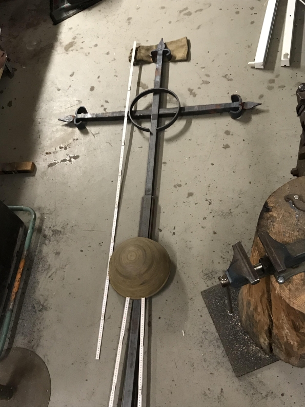 Fertig montiertes Firstkreuz