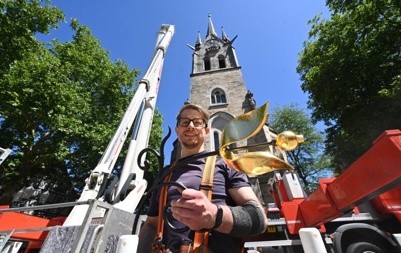 Fertig Restaurierte Turmbekrönung