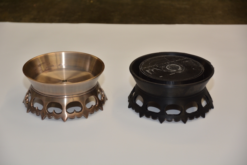 verlorenes Gussmodell aus dem 3D Drucker (schwarz) und abguss aus Bronze