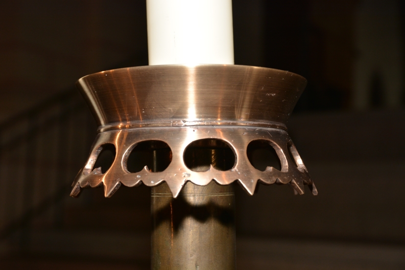 Schusterarmleuchter nach Fertigstellung der rekonstruierten Teller aus dem 3D Drucker