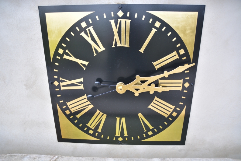 Das neuvergoldete Ziffernblatt