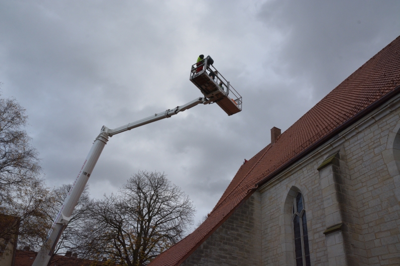 Fertig montiertes Firstkreuz