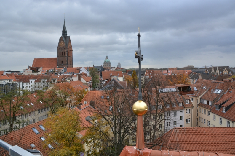 Fertig montiertes Firstkreuz